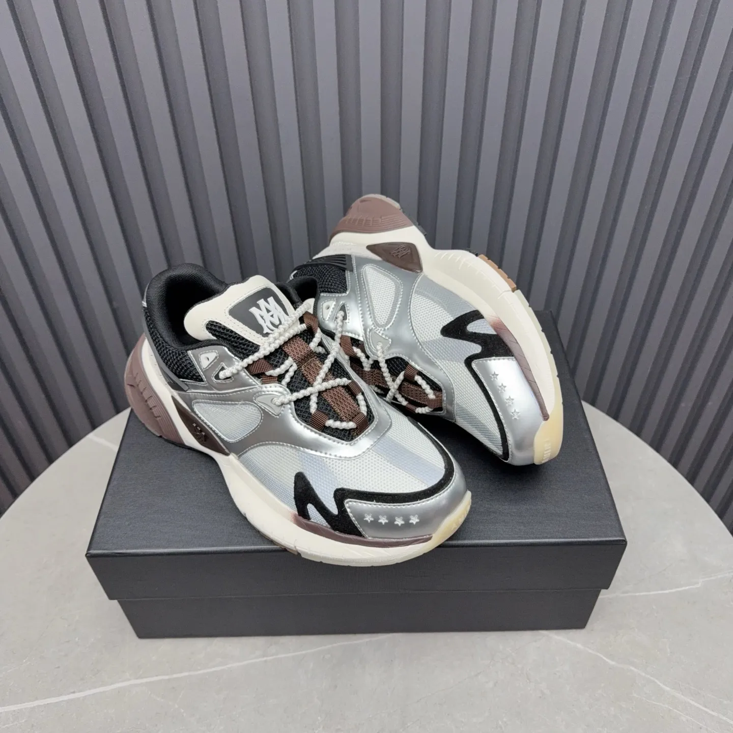 [AMIRI Amir] P: 760💰Size for couples: Female 35-40; Male 39-44; (Customized at 45.46) AMIRI Amir New Autumn and Winter Products New Autumn Latest Catwalk Couple Color Block Bread Casual Sports Shoes Series 〰 Casual fashion style full of details New generation of bone shoes popular classic upgrades Super comfortable and super popular! AUTRY is an exclusive version of AUTRY couple casual shoes from a high street brand in Los Angeles. Many celebrity Internet celebrities have the same style. Chinese new rapper Xiaobai Gali, Wang Yibo, Yang Mi and other Internet celebrity bloggers are competing for their feet. The three-dimensional molded metal logo on the side of the AJ1 shoe is on par with Nike's popular Fog. The heroic value instantly has a bit of punk rock flavor, all showing fashion sense and street style... ▪ Upper: original custom-made cowhide + original custom-made breathable mesh ▪Inner lining: original customized breathable mesh ▪Outsole: original molded two-color TPU rubber combination outsole.